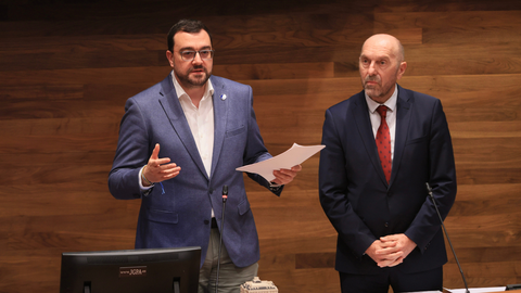 El presidente de Asturias, Adri�n Barb�n, y el presidente de la Junta General del Principado, Juan Cofi�o
