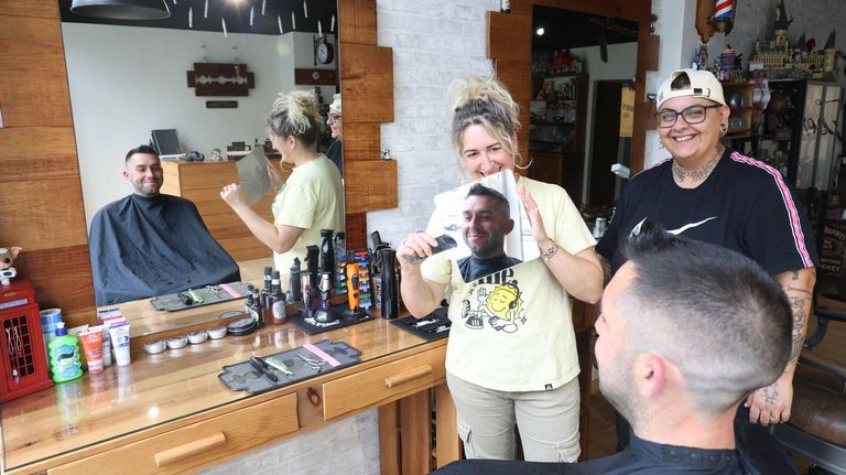 Las barberías tradicionales alertan de un «overbooking» en el sector
